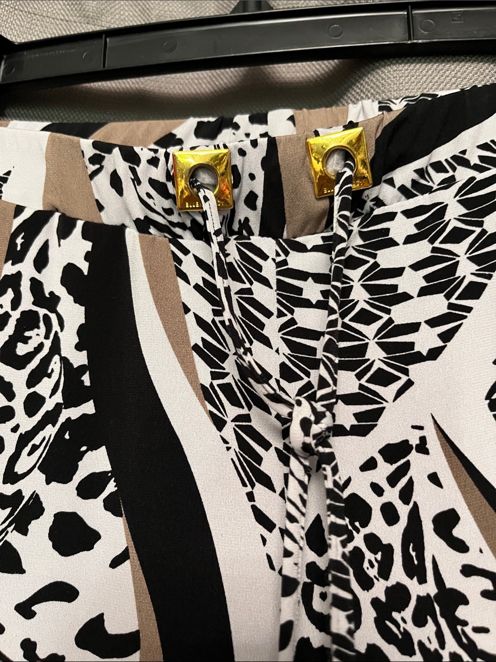 Ellen Tracy Black White and Tan Abstract Pattern Wide-Leg Pants - Picture 3 of 6
